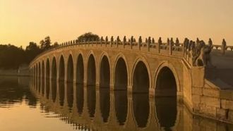 На сегодняшний день мост имеет длину 235