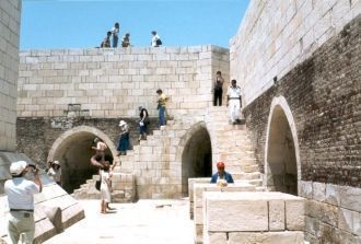 Основным материалом при строительстве сл