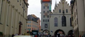 С течением времени Старая Ратуша претерп