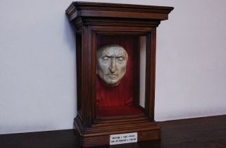 Посмертная маска Данте Алигьери в палацц