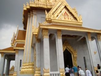 Вход в Храм Золотого Будды