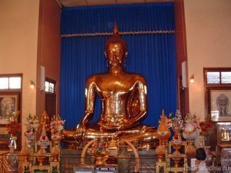 Будда в Ват Траймит был обнаружен соверш