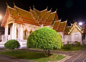 Храм Золотого Будды вечером.