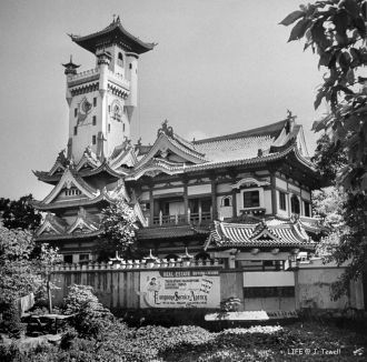 Пагода Окампо в 1945 году.