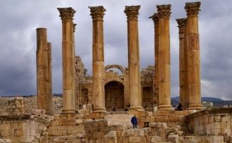 Corinthium колоннады храма Артемиды в др