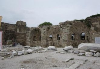 Вход в сооружение расположен с восточной