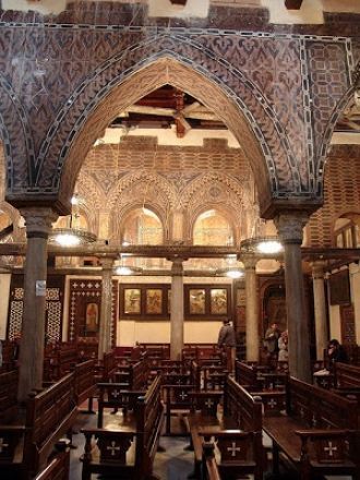 Внутри церковь Аль-Муалляка красивее, че