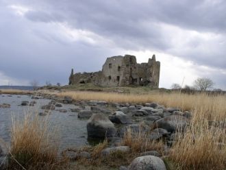 Задачей замка была защита порта, который