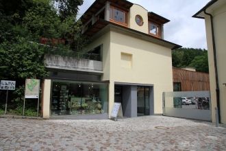 Вход в зоопарк .