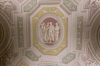 На потолочных сводах были нарисованы свя