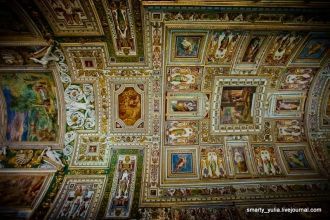 Галерея расписана 40 географическими кар