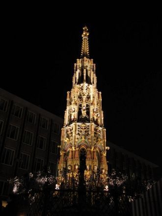 С Нюрнбергским фонтаном связана интересн