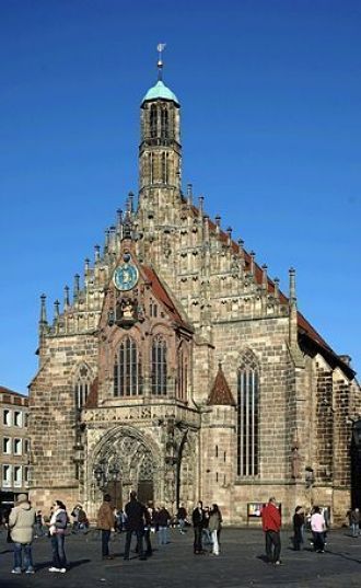 Украшением площади можно считать очень н