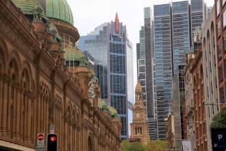 Современный вид на Таун-Холл с Йорк Стри