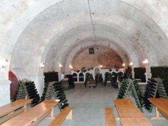 В двух залах музея шампанских вин, есть 