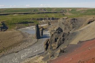 Они имеют практически горизонтальное рас