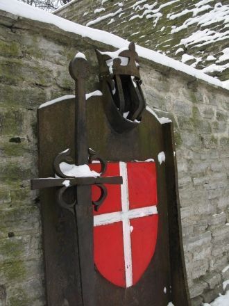 Место, где с небес упал флаг, стали назы