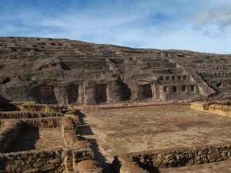 Вершина холма эль - фуэрте представлена 