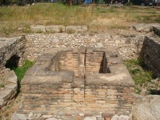 Жертвенник, куда укладывали молодого пор