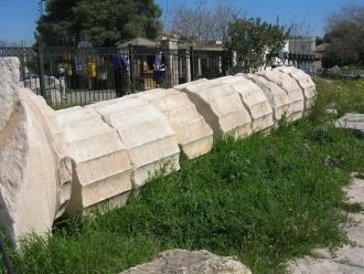 Парадным входом в святилище служили Боль