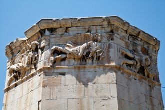 В античности башню венчал флюгер в виде 