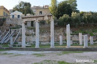 Стоа у южной стены.