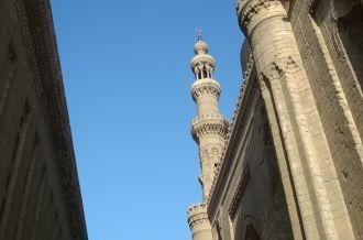 Стены мечети, выполненные из хорошо обра
