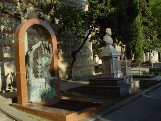 Кладбище управляется Тбилисским муниципа