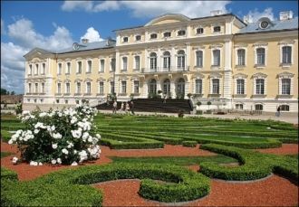 В парке бывают костюмированные представл