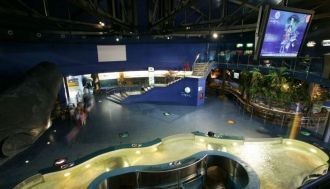 Аквариум в Барселоне состоит из трех бол