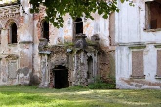 Один из входов в замок.