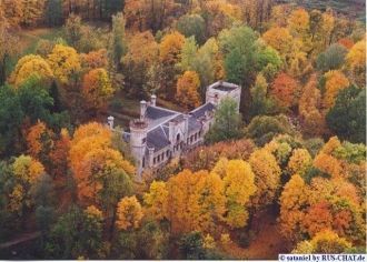 Парк поместья площадью 42 га, является о