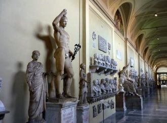 Галерея Braccio Nuovo. Папа Пий VII запл