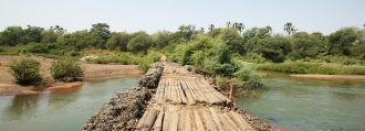 Парк пересекают две реки – Гамбия и ее п