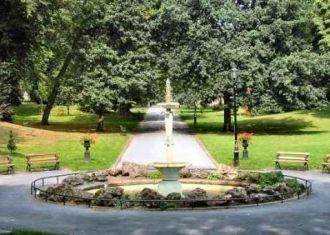 Изначально вход в парк был платным, толь