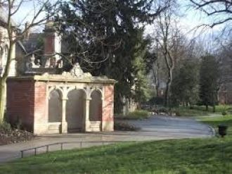 В очень непростую эпоху участия Англии в