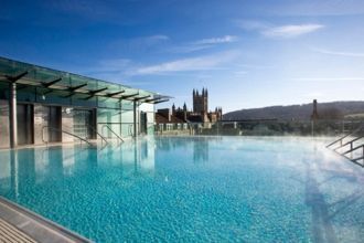 Из купальни открывается великолепный вид