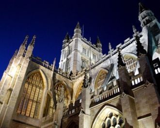 Батское аббатство в вечерней подсветке.