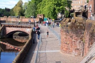 Городские ворота у моста (Bridgegate) и 