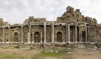 Развалины рынка Агора в Сиде.