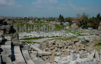 Агора в своё время имела двое входных во