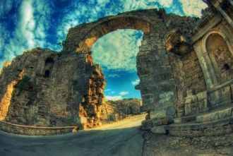 Многие туристы приезжают специально, что