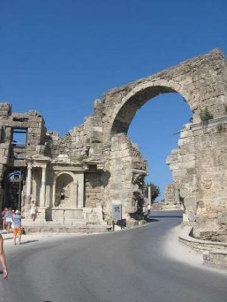 Несмотря на свое полуразрушенное состоян