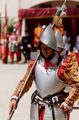 Иногда посетителям демонстрируются истор