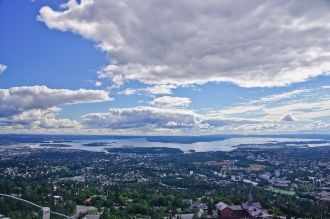 Вид на Осло и окрестности со смотровой п
