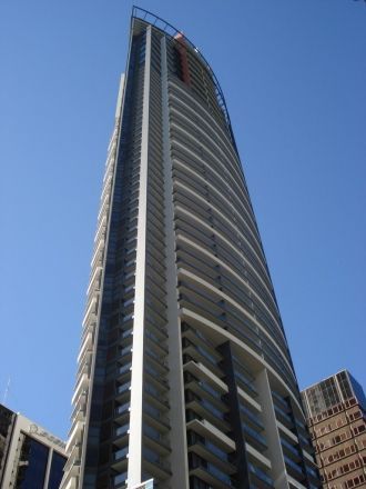 Башня Авроры сфотографирована снизу ввер