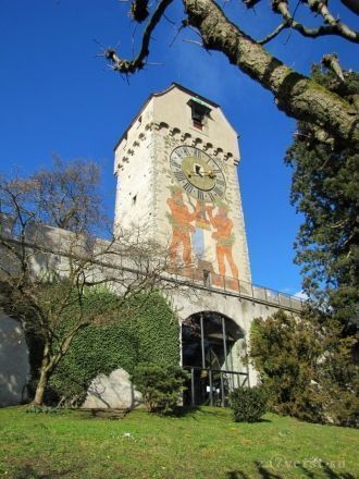 Крепостная стена и башня Музеггмауэр.