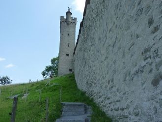 Шум ветра, звон старинного колокола – зд