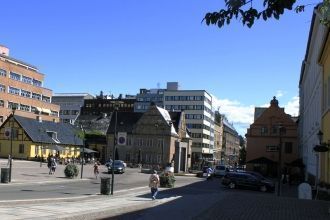 Дома в новом городе строили уже только и