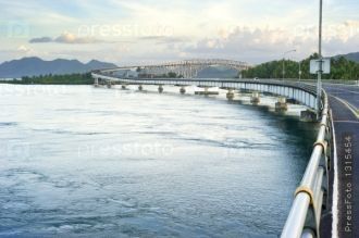 Тогда мост получил название Маркос Бридж